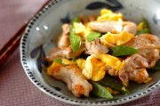 鶏とキヌサヤの卵炒め