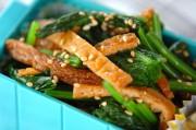 味付け油揚げと青菜の和え物