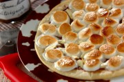 チョコとマシュマロたっぷり! スイーツピザ