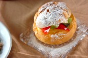 デコフルーツのシュークリーム