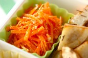 ニンジンのチーズ風味サラダ