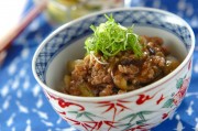 ひき肉とナスのピリ辛みそ丼