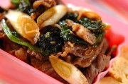 牛肉とホウレン草のオイスターソース炒め