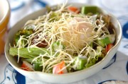 揚げ素麺のパリパリサラダ