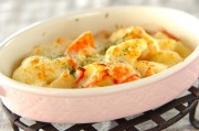 残ったシチューで簡単リメイク!クリームシチューポテトグラタン by 杉本 亜希子さん