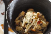 カキとシメジのピリ辛炒め