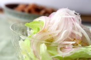 レタスと紫玉ネギサラダ
