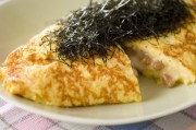 ニンニクがアクセント！納豆チーズオムレツ