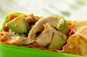 鶏ささ身とアボカドのネギしょうゆ