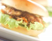 きんぴらと鶏肉のベーグル