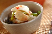 カブと大葉の梅肉和え