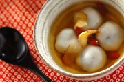 白玉団子のショウガシロップがけ
