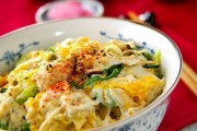 簡単おすすめ！具だくさんのふんわり親子丼