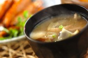 ナスやキャベツのみそ汁