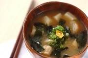 ワカメと麩のみそ汁
