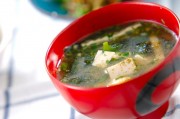 豆腐とワカメのみそ汁