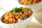 ニンジンのそぼろご飯