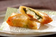 梅とクリームチーズ春巻き