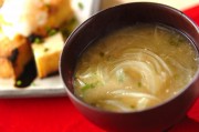 薄切り玉ネギのみそ汁
