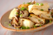 豆腐とキノコのカリカリ炒め
