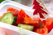 キュウリとトマトのサラダ