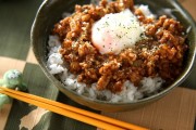 とろーり温泉卵のせミートソース丼
