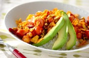チリコンカン丼