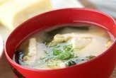 豆腐とワカメのみそ汁