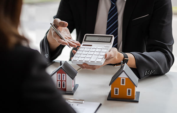 持ち家か賃貸でも変わる、老後で本当に必要な生活費とお金の貯め方