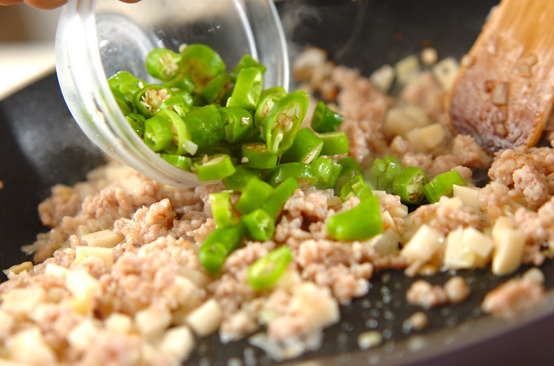 鶏ひき肉のユズコショウチャーハンの作り方1