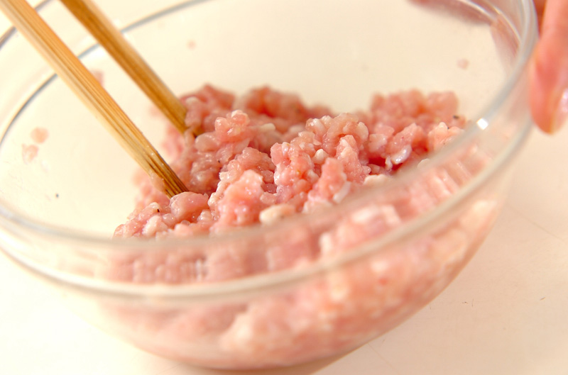 鶏ひき肉のユズコショウチャーハンの下準備1