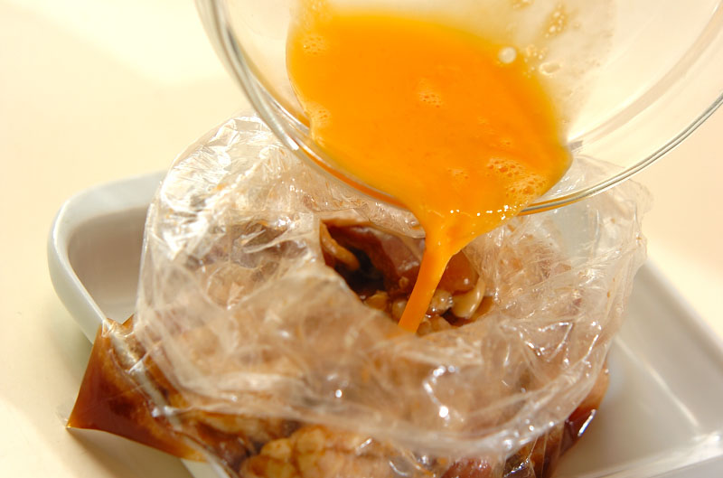 冷めてもカリッとジューシー！基本の唐揚げの作り方1