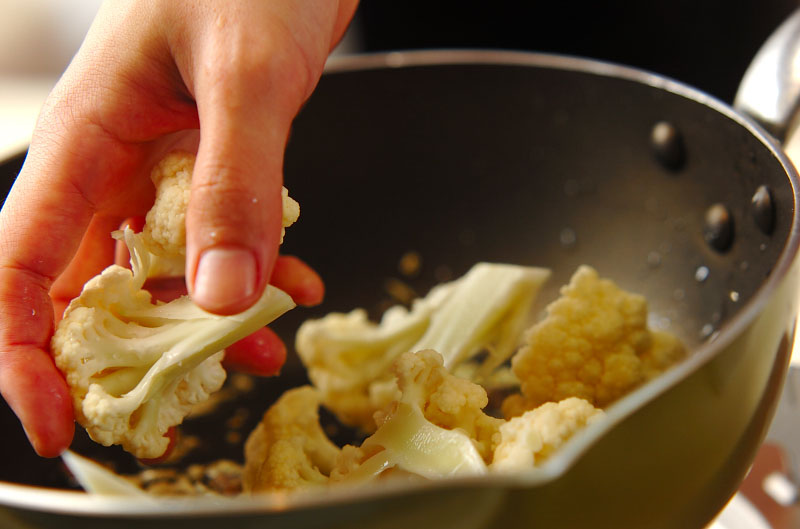 カリフラワーのアンチョビガーリック炒めの作り方2