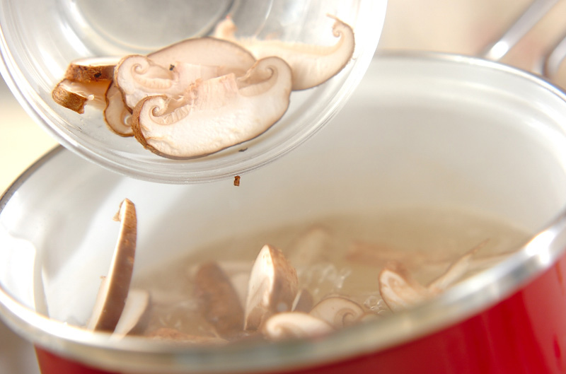 たっぷりワカメと卵のスープの作り方1