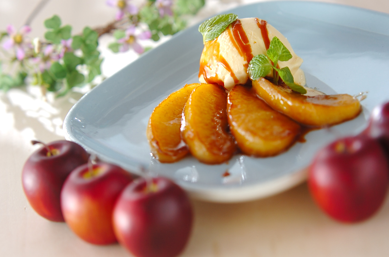 香ばしリンゴのほろ苦キャラメリゼ レシピ 作り方 E レシピ 料理のプロが作る簡単レシピ