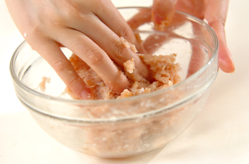 ユズコショウ風味の鶏つくね鍋の作り方1