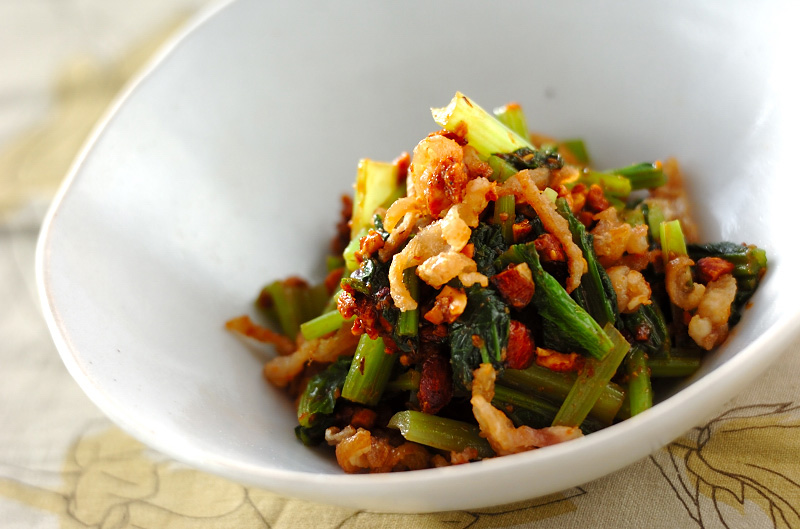 小松菜と鶏皮のアーモンド和え 副菜 レシピ 作り方 E レシピ 料理のプロが作る簡単レシピ