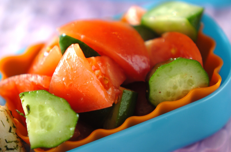 キュウリとトマトのサラダ 副菜 レシピ 作り方 E レシピ 料理のプロが作る簡単レシピ
