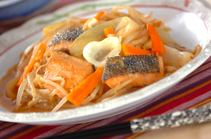 人気 レシピ 焼き ちゃんちゃん 超簡単！鮭の人気レシピ15選おすすめ！鮭料理【フライパン・ちゃんちゃん・バターなど】