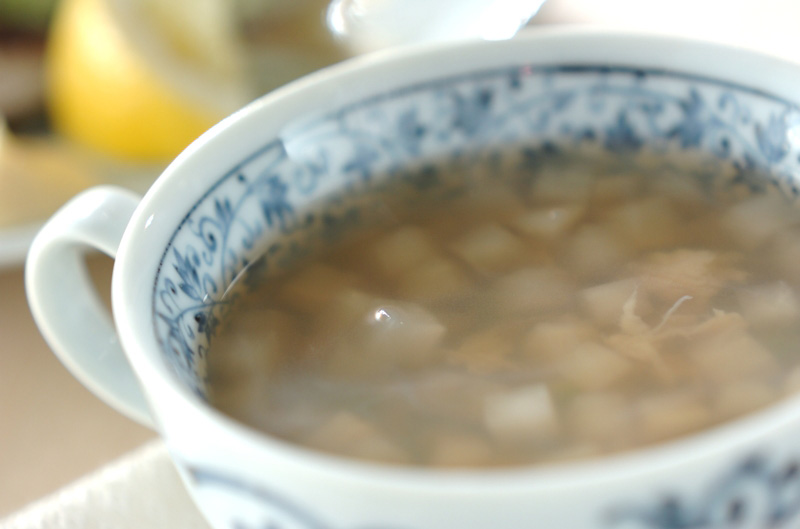 やさしい味のエンドウ豆とホタテのスープ