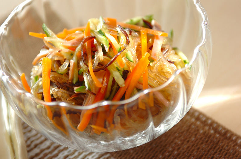 やさしい味 中華風春雨サラダ お腹満たされる 副菜 レシピ 作り方 E レシピ 料理のプロが作る簡単レシピ