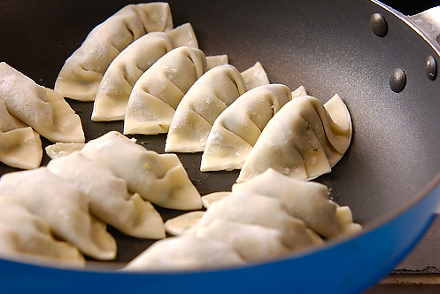 基本の餃子 カリッとジューシー失敗なし！の作り方3
