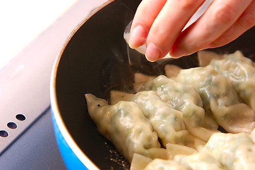 基本の餃子 カリッとジューシー失敗なし！の作り方5