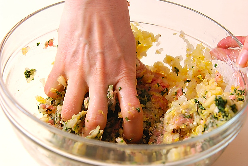 基本の餃子 カリッとジューシー失敗なし！の作り方1