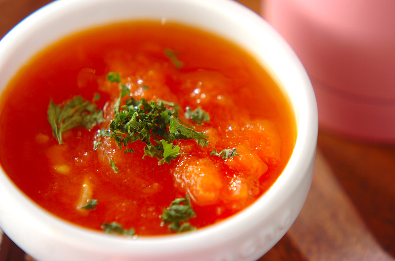 丸ごとトマトのスープ