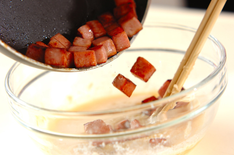 ランチョンミートのもっちりポテト焼きの作り方の手順3