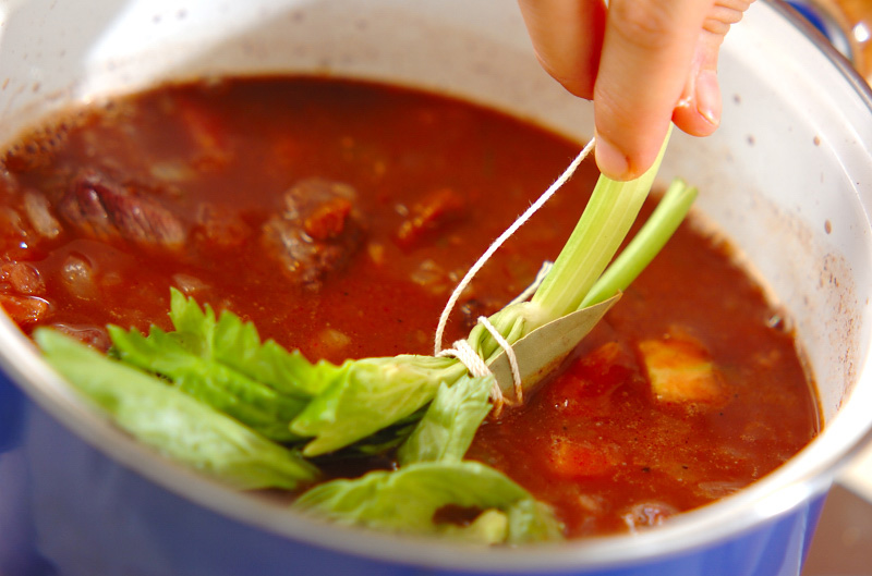 赤ワインたっぷり！絶品ビーフシチューの作り方2