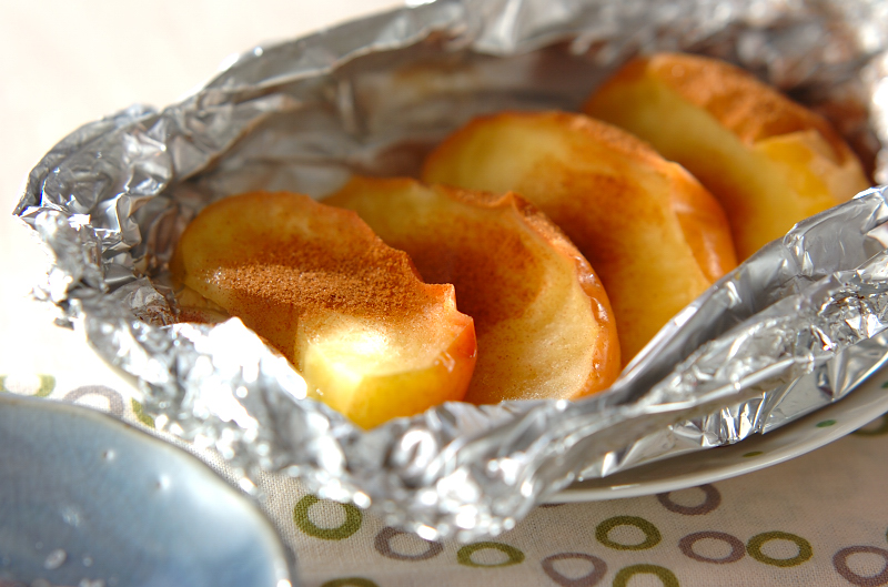 リンゴのホイル焼き レシピ 作り方 E レシピ 料理のプロが作る簡単レシピ
