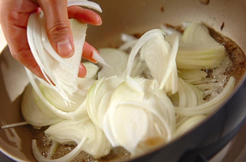 本格スパイシー！サバ缶のトマトカレーの作り方1