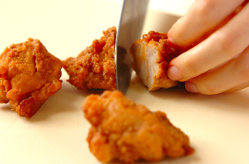 簡単リメイク!鶏唐の半熟卵とじ丼の下準備1
